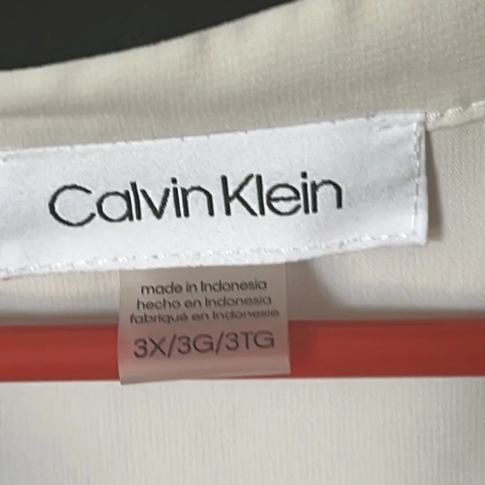 Calvin Klein  Eggshell color Sleeveless Ruffle front Blouse sz 3X - Picture 4 of 6